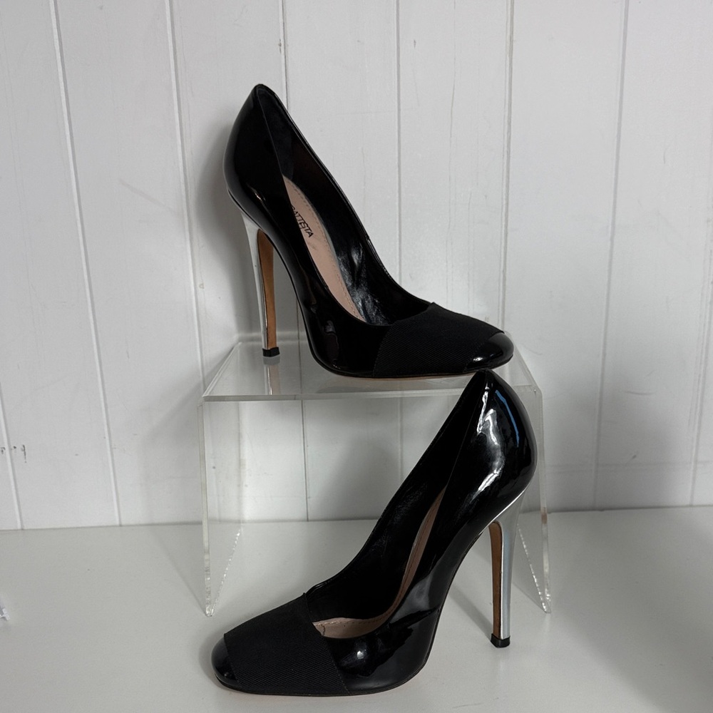Giambattista Valli Black Patent Silver Heel
Stilettos